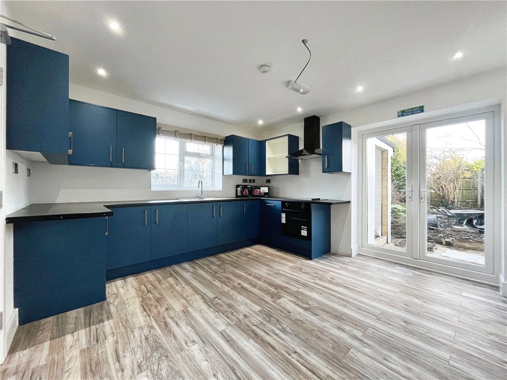 Room Hawksway in Borough of Spelthorne