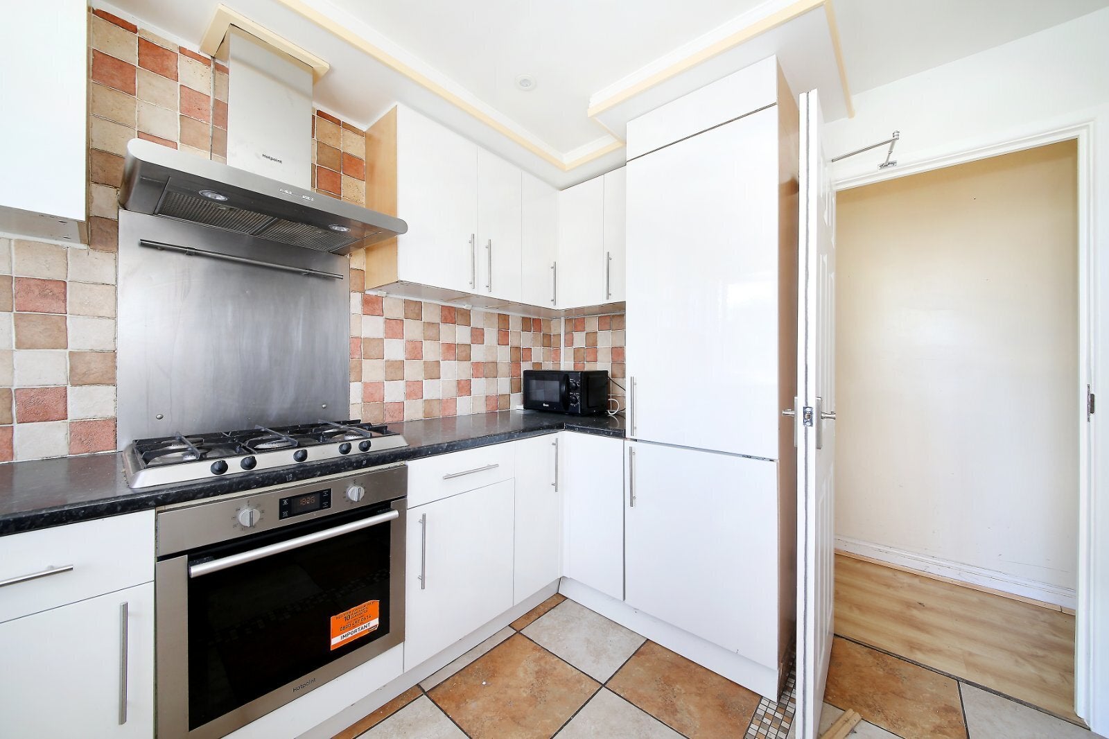 Flat Hazelhurst Road in Greater London
