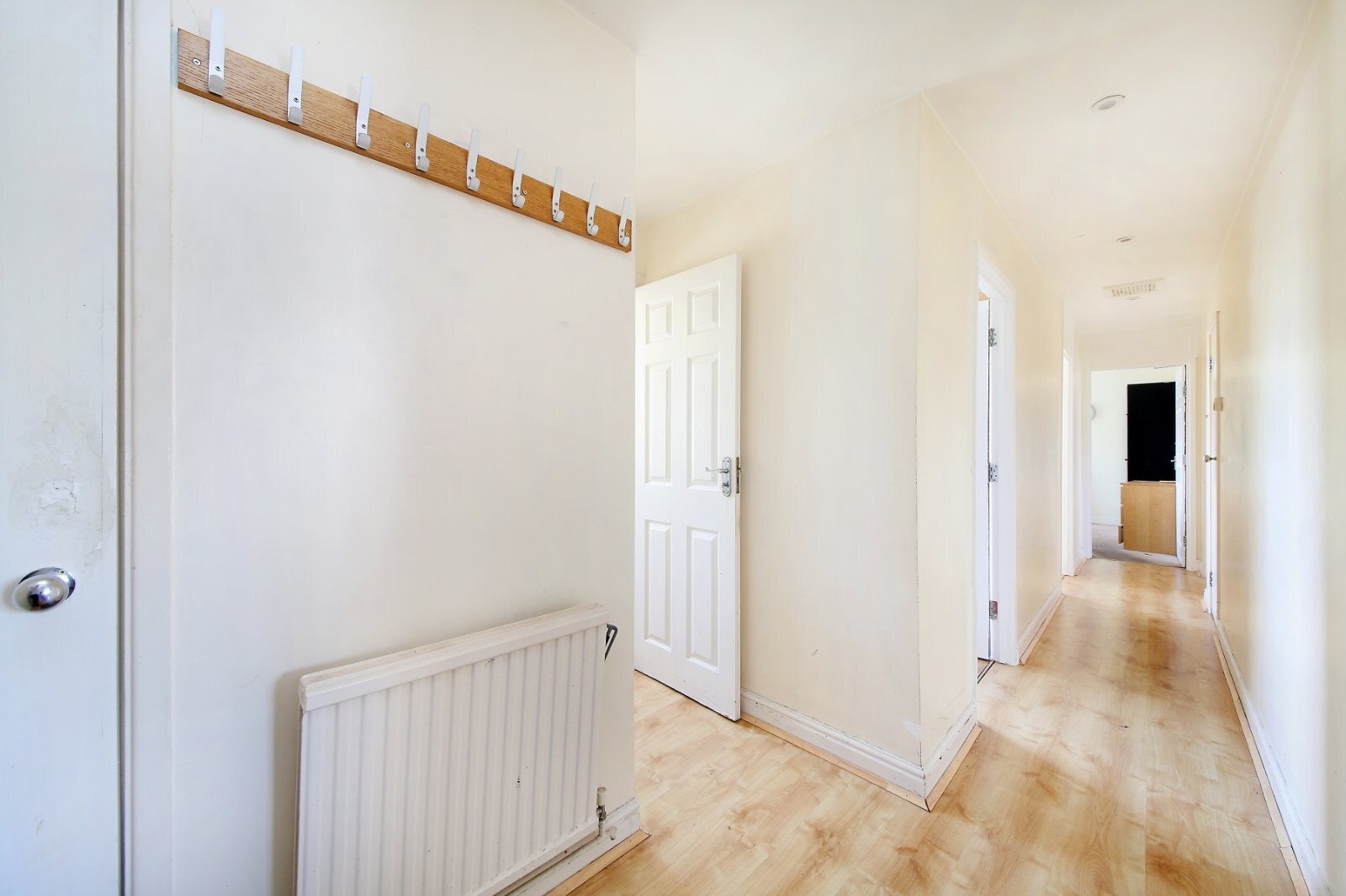 Flat Hazelhurst Road in Greater London