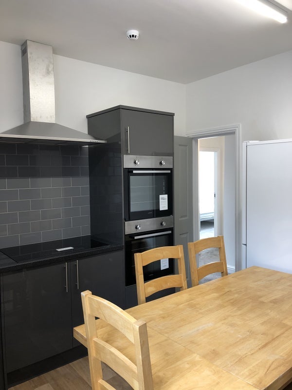 Room Bankfield Road in Sheffield