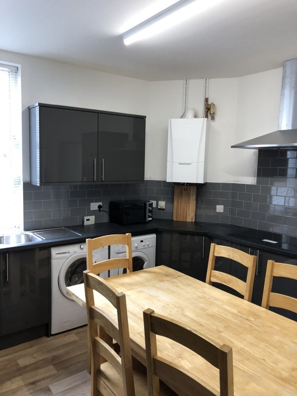 Room Bankfield Road in Sheffield