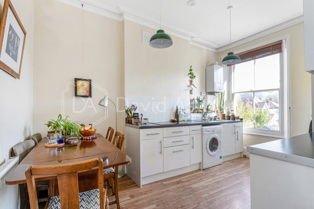 Flat Vicarage Walk in Greater London