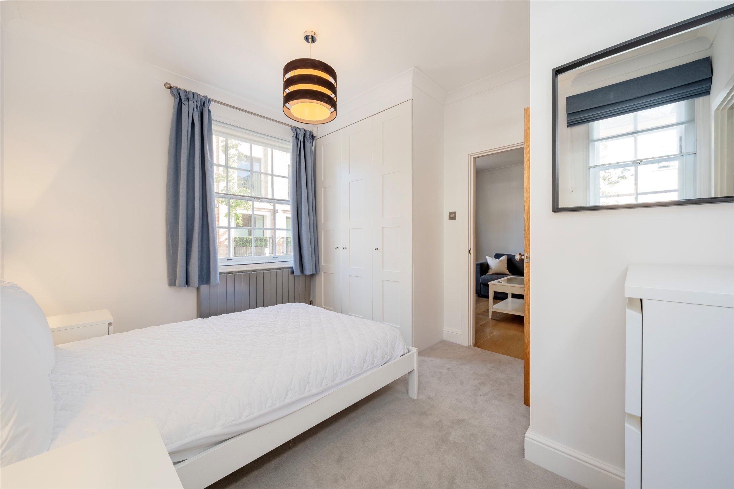 Flat Dovehouse Street in Greater London
