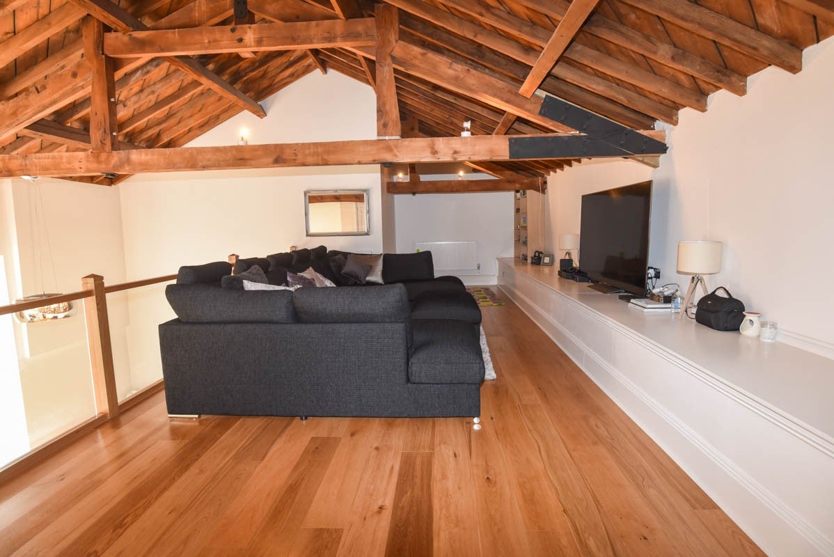 Flat Royal Drive in Greater London