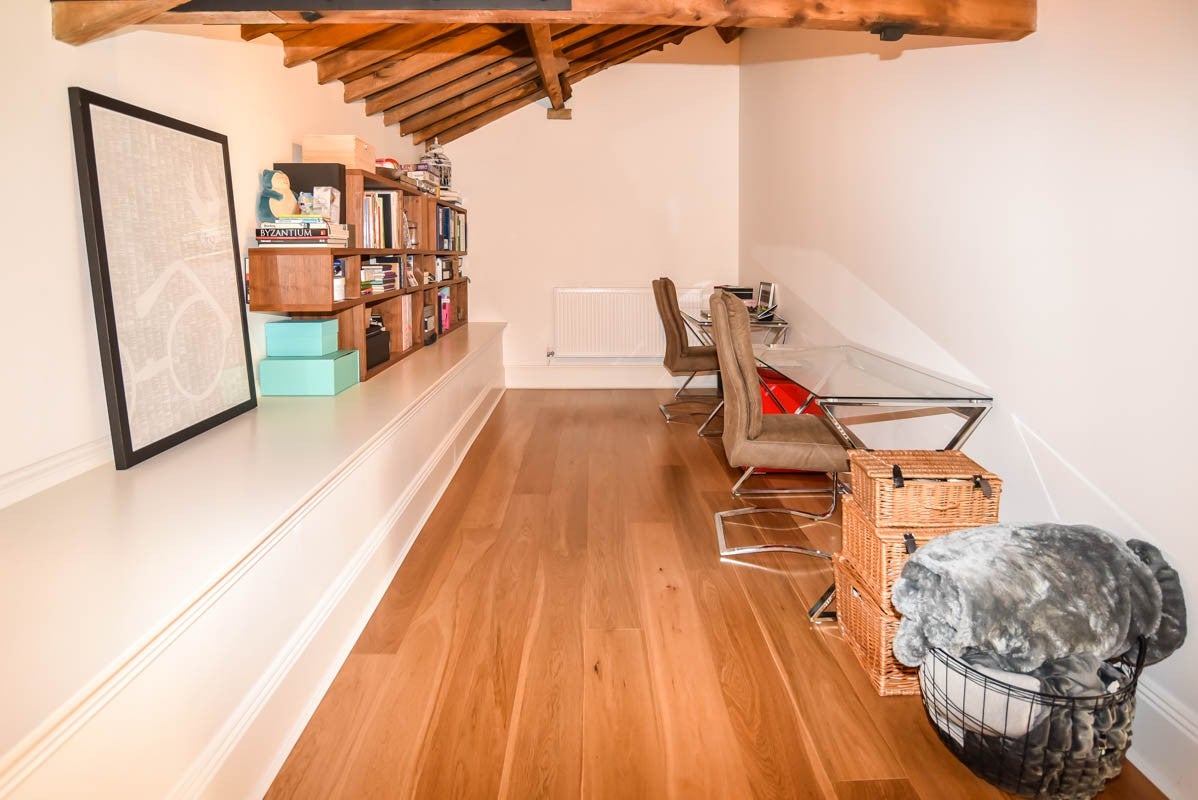 Flat Royal Drive in Greater London