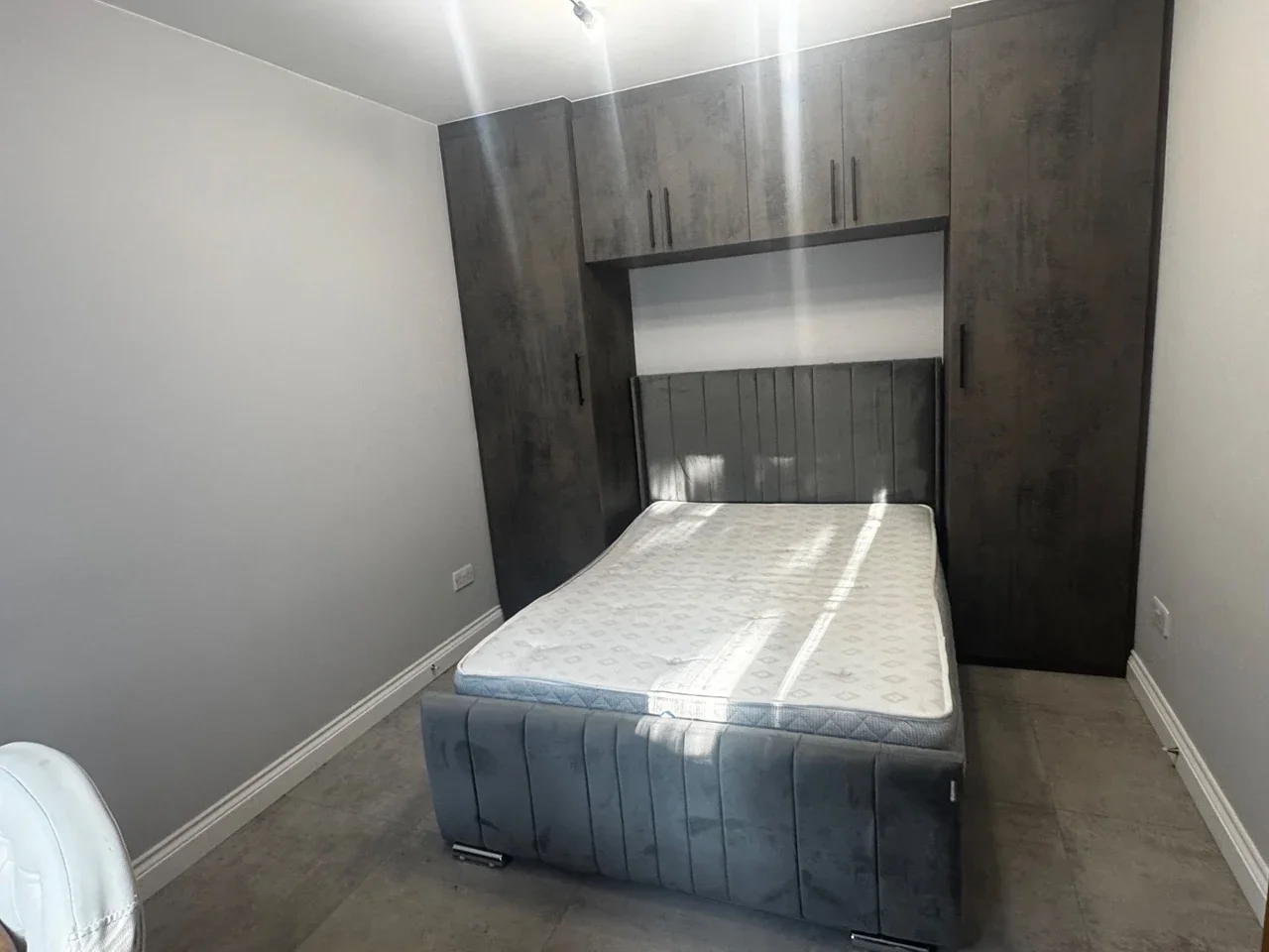 Room Oakhill Road in Greater London