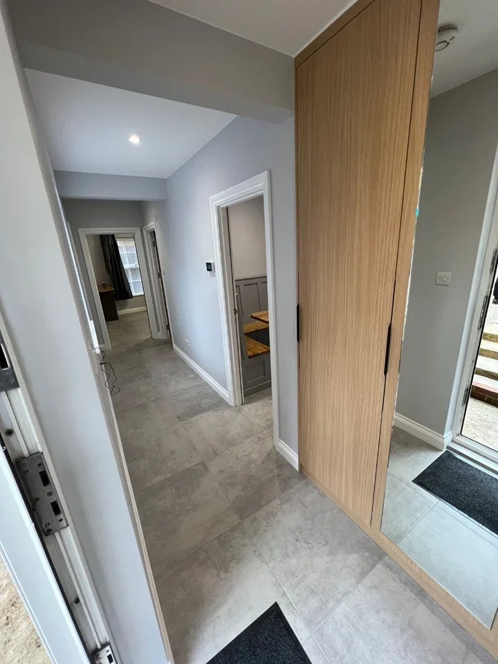 Room Oakhill Road in Greater London