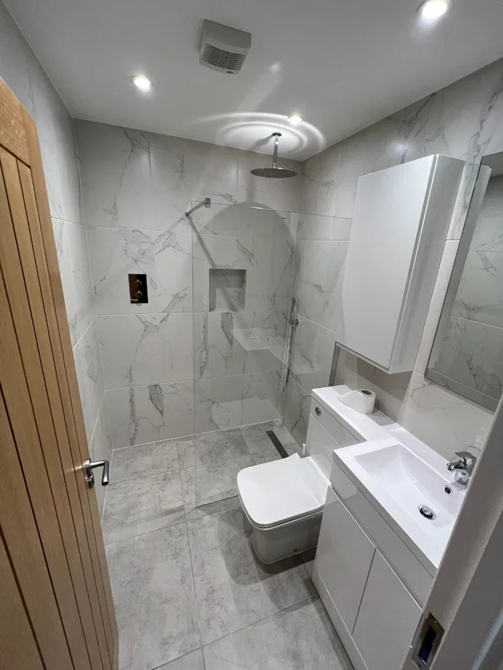 Room Oakhill Road in Greater London
