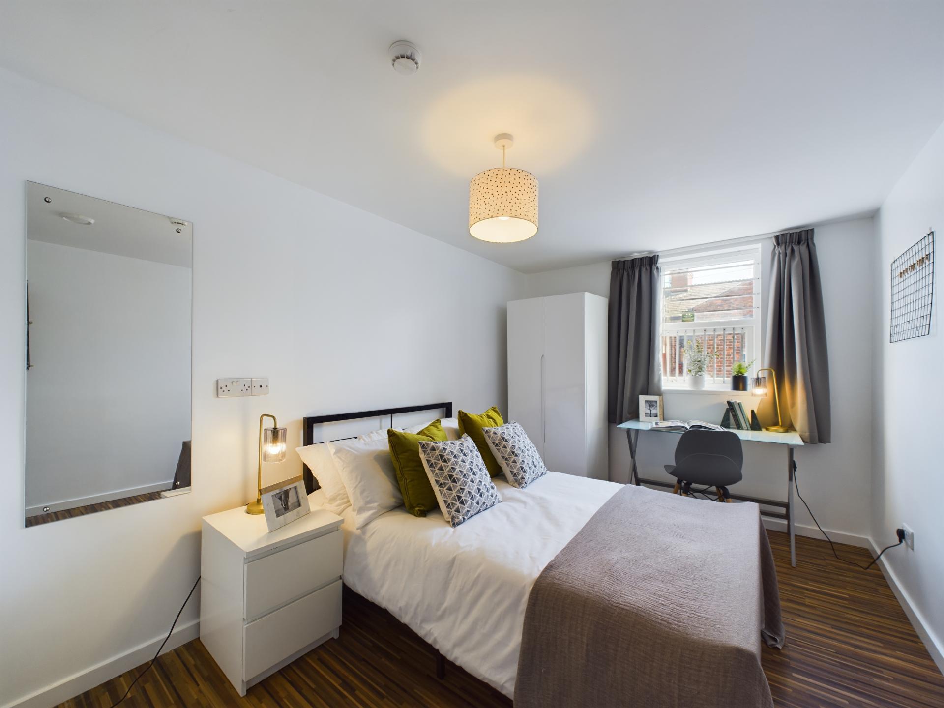 Room Deramore Street in Manchester