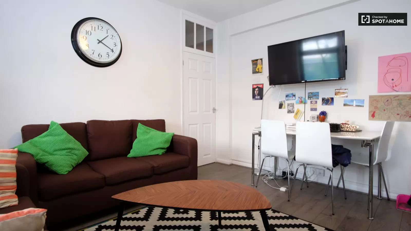 Room Coll's Road in Greater London