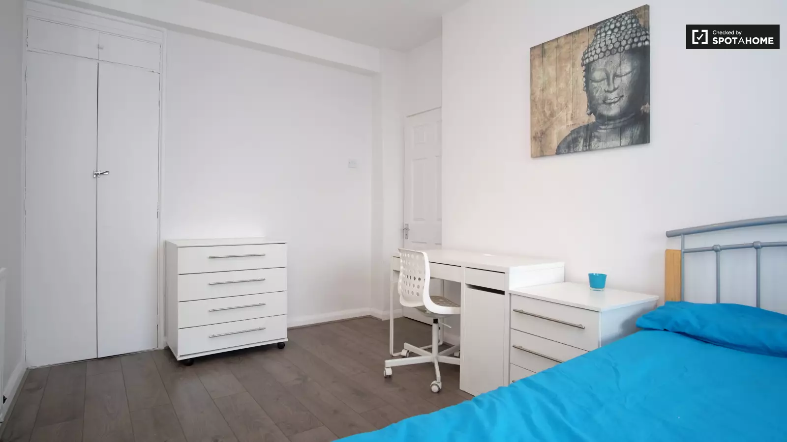 Room Coll's Road in Greater London