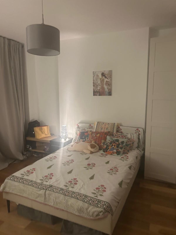 Room Leman Street in Greater London