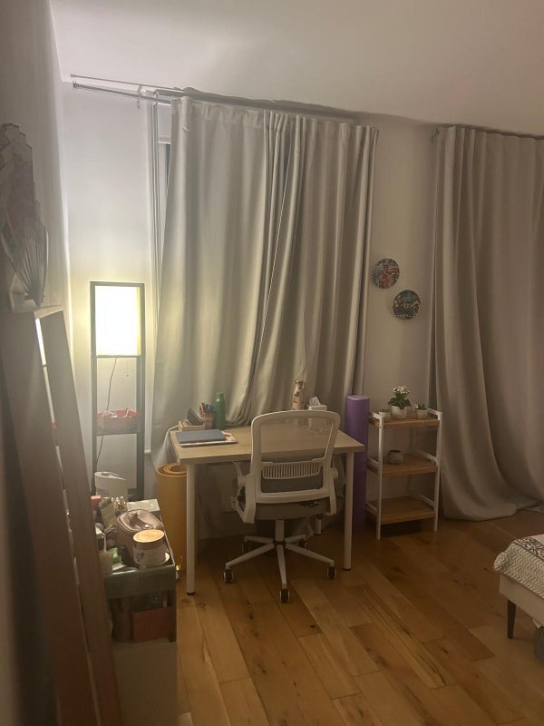 Room Leman Street in Greater London