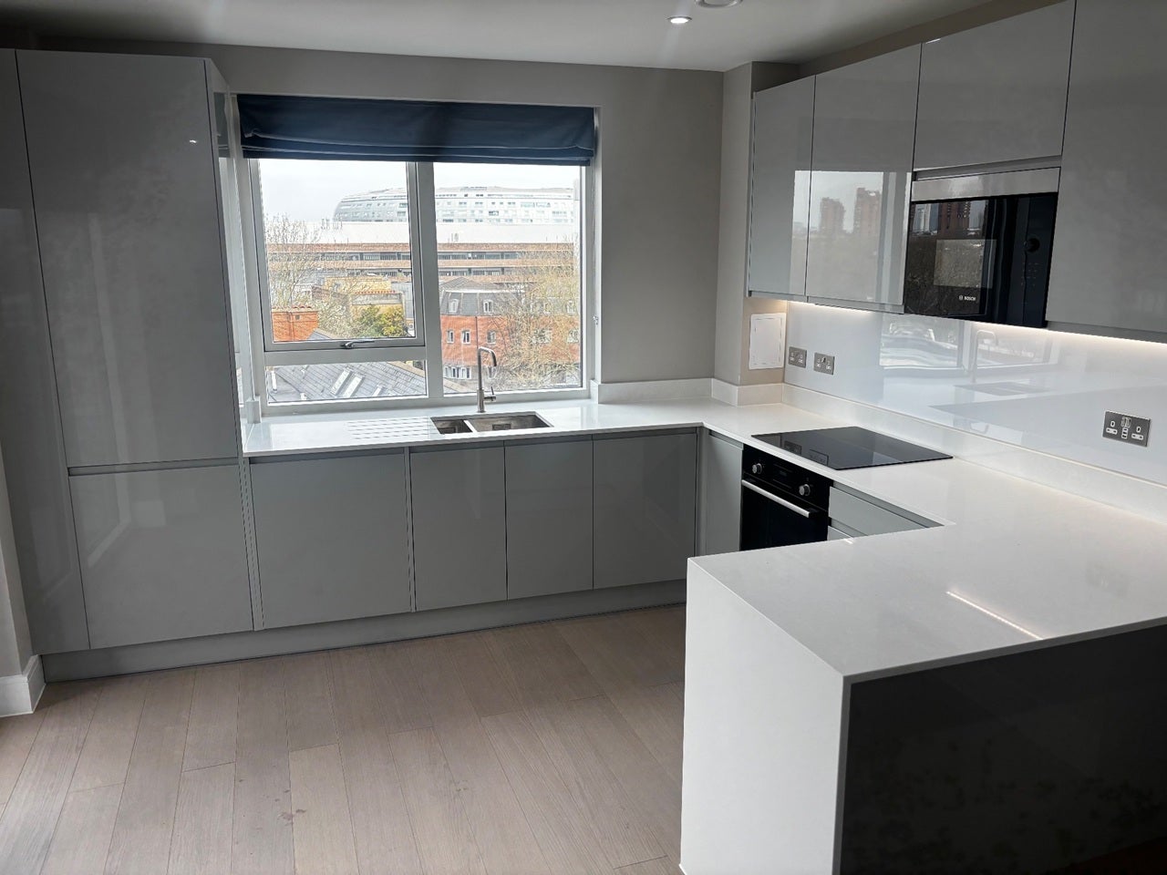 Flat Hyde Lane in Greater London
