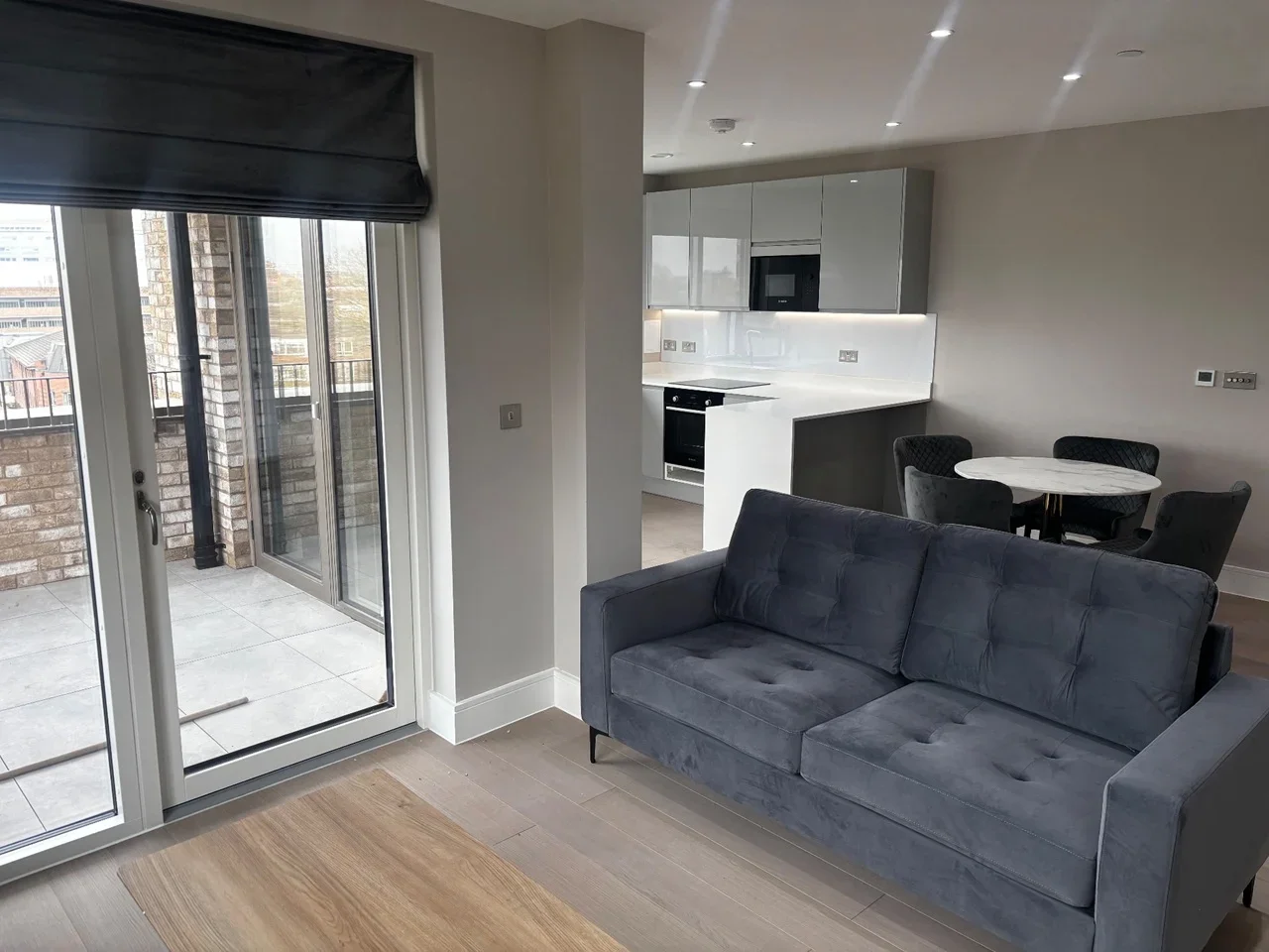 Flat Hyde Lane in Greater London