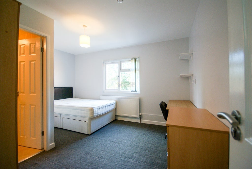 Room Teignmouth Road in Birmingham