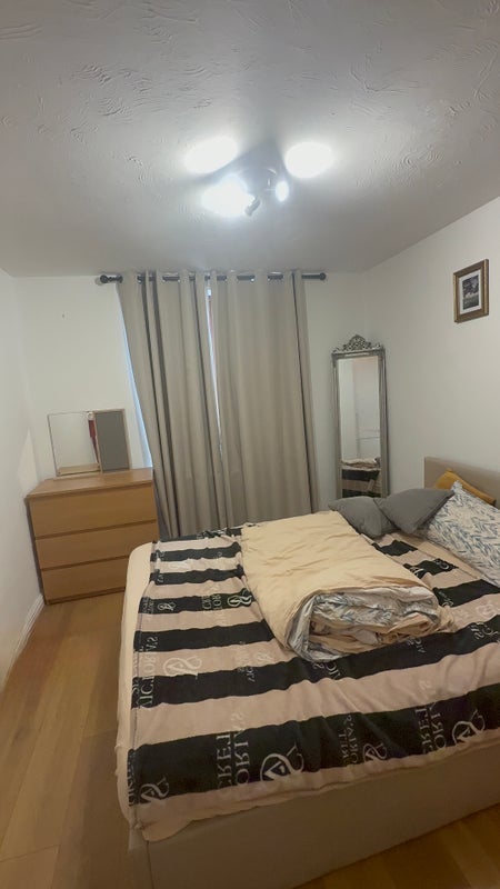 Room Tramway Avenue in Greater London