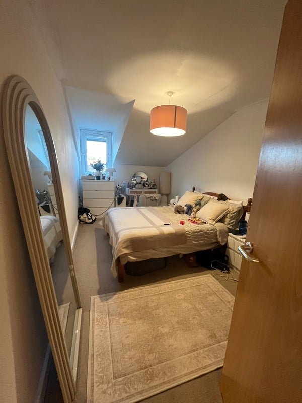 Room Willowbrook Road in Greater London