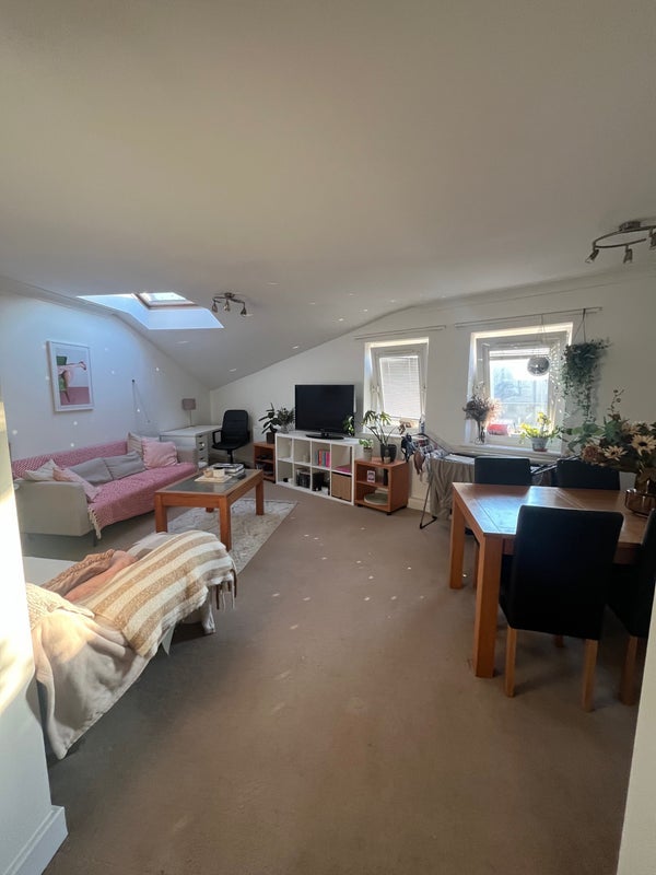 Room Willowbrook Road in Greater London