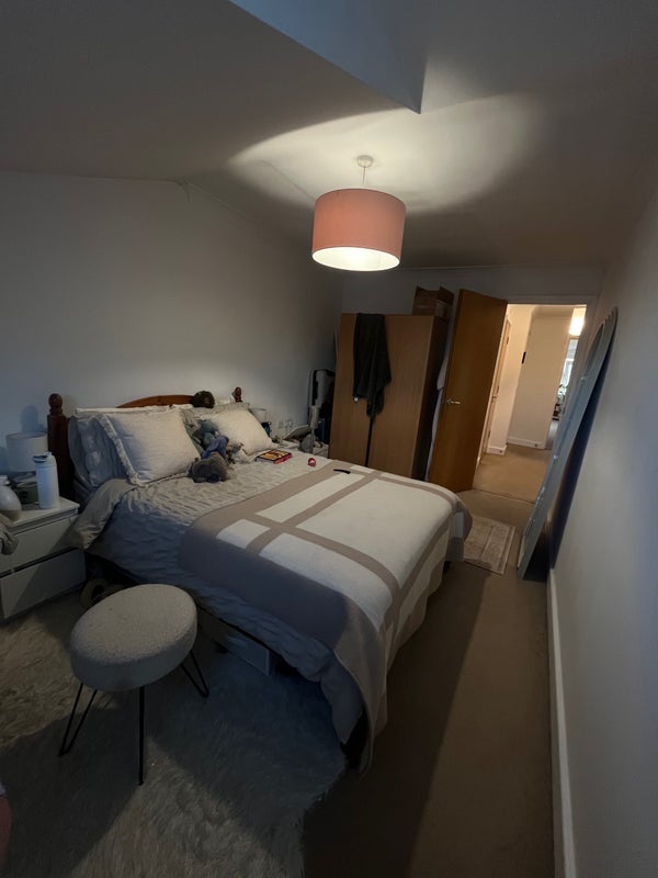 Room Willowbrook Road in Greater London