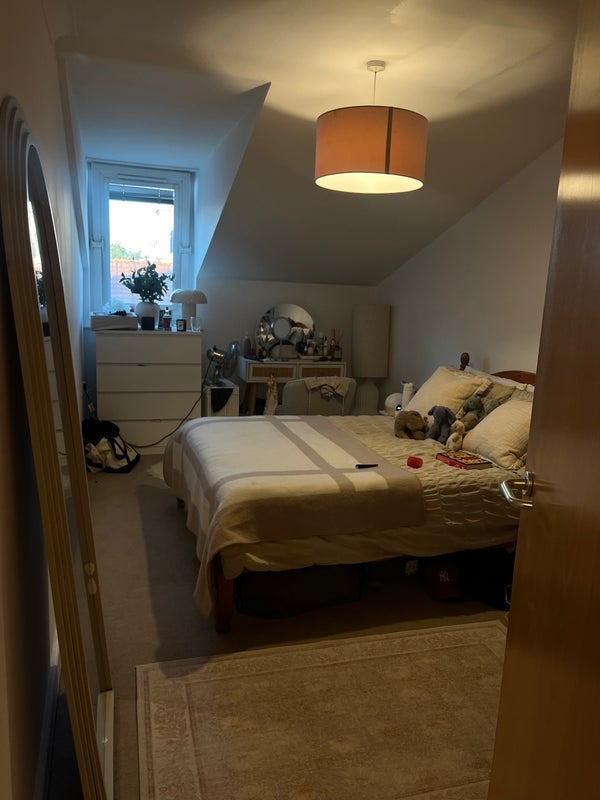Room Willowbrook Road in Greater London
