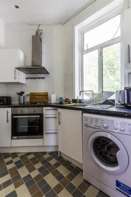 Flat Cantelowes Road in Greater London