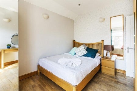Flat Cantelowes Road in Greater London