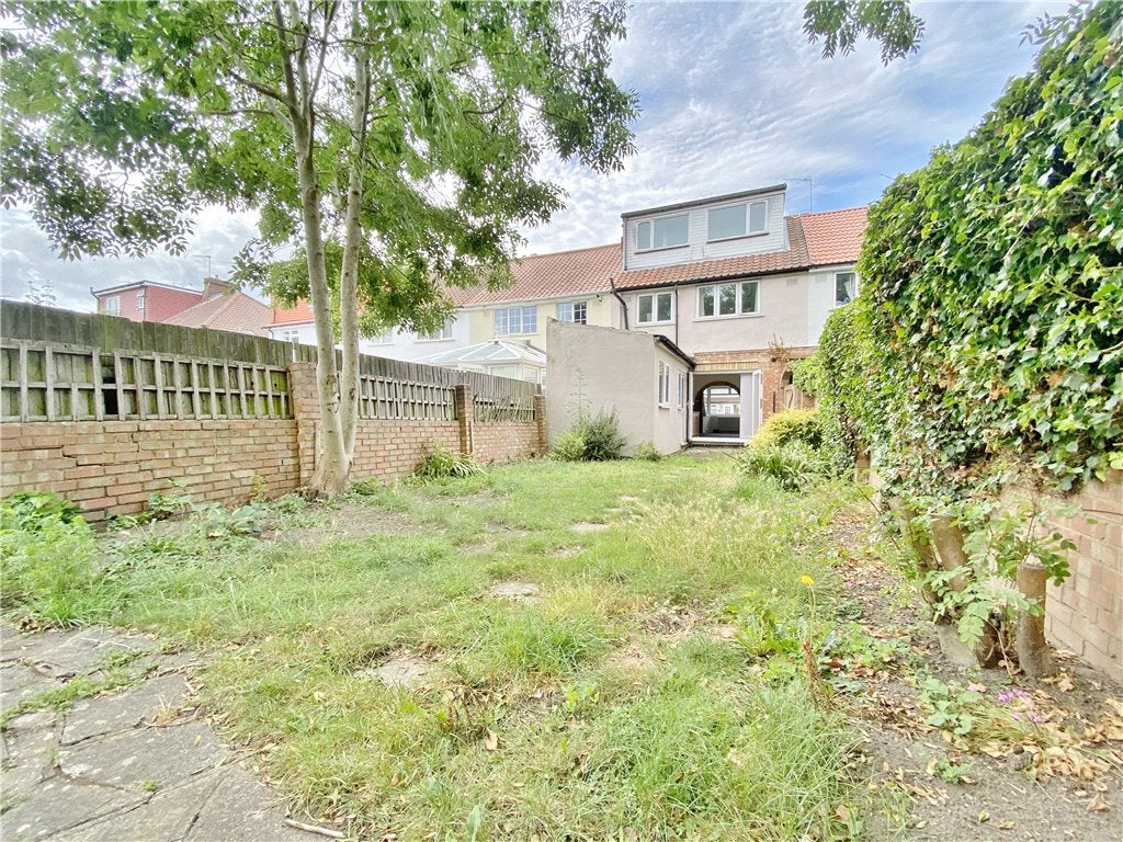 House Powder Mill Lane in Greater London