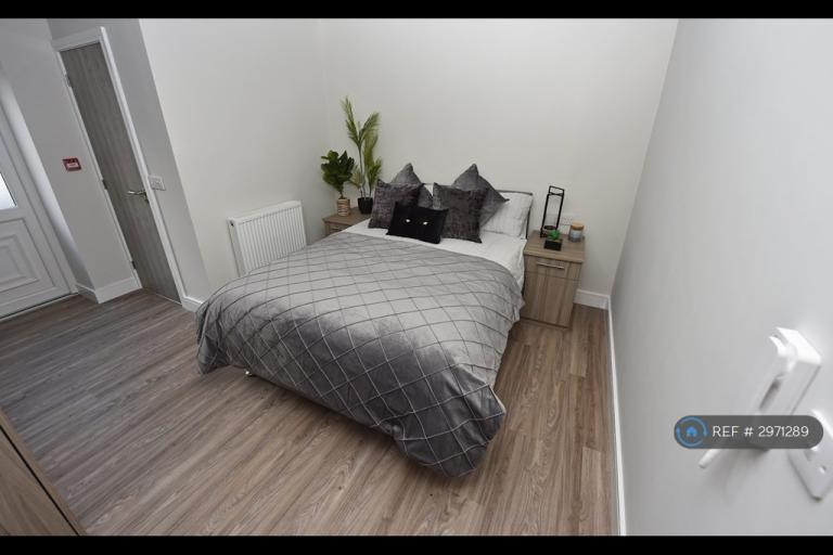 Room Derby Street in West Lancashire