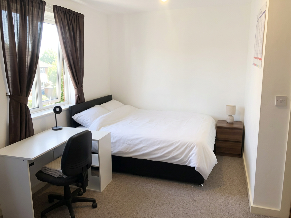 Room Hawton Crescent in Nottingham