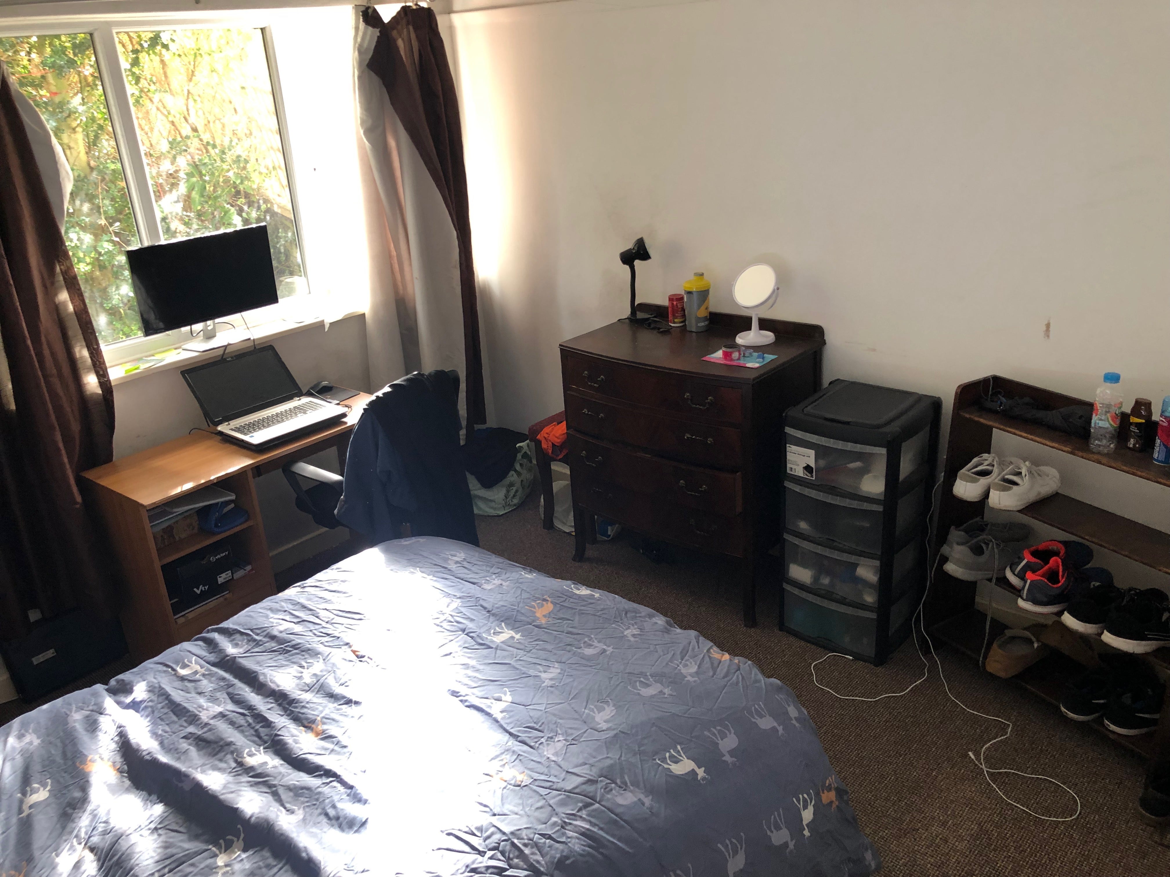 Room Hawton Crescent in Nottingham