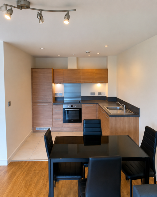 Flat Commercial Road in Greater London