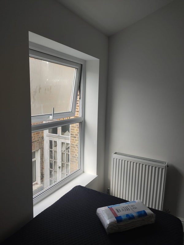 Room Crooke Road in Greater London