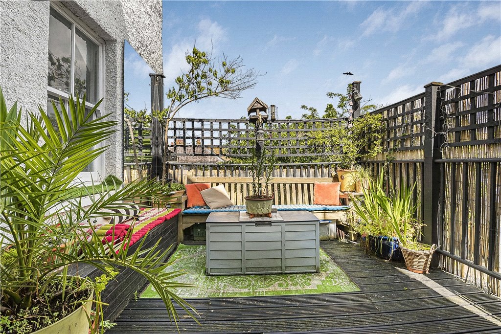 Flat Eton Street in Greater London