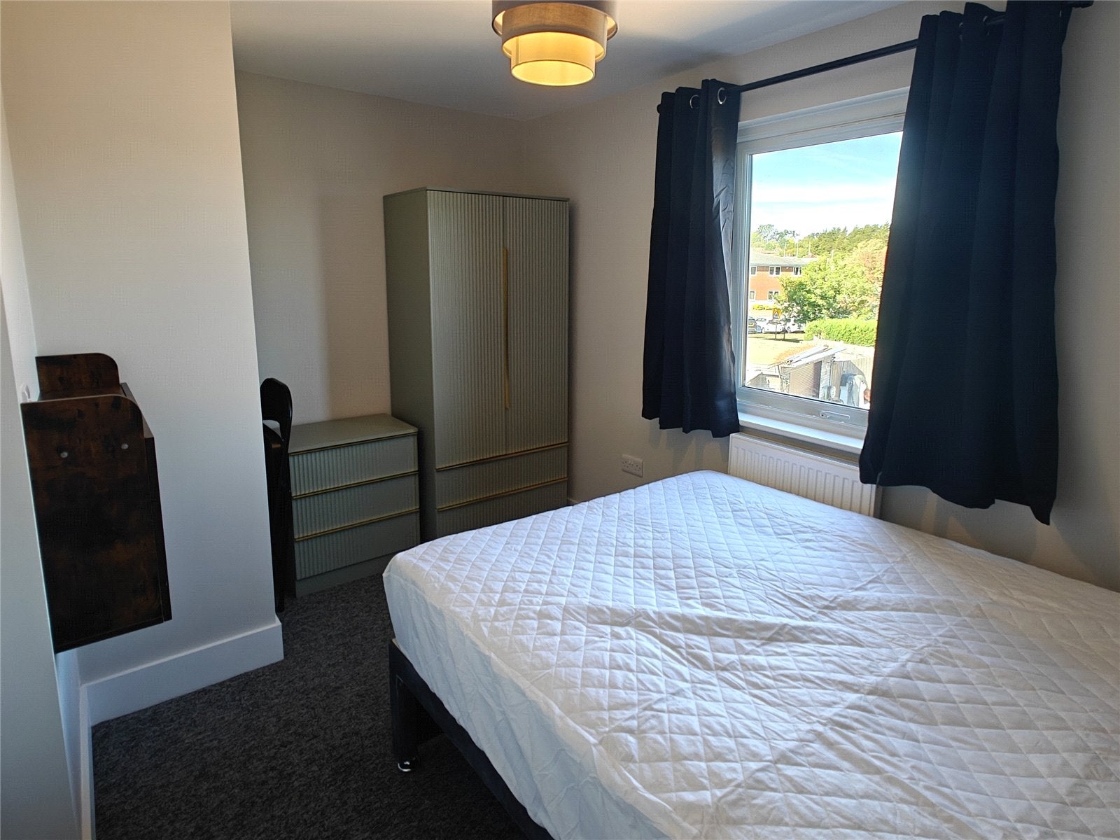 Room Cedar Way in Guildford