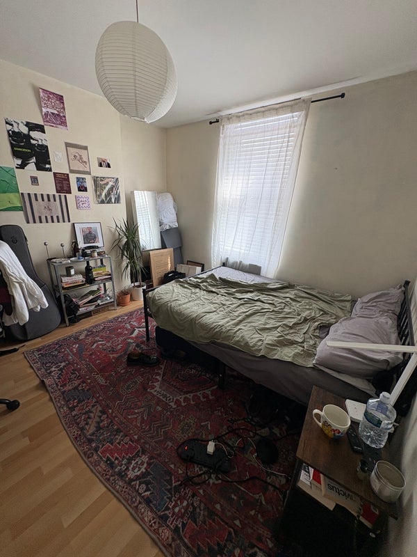 Room Burdett Road in Greater London