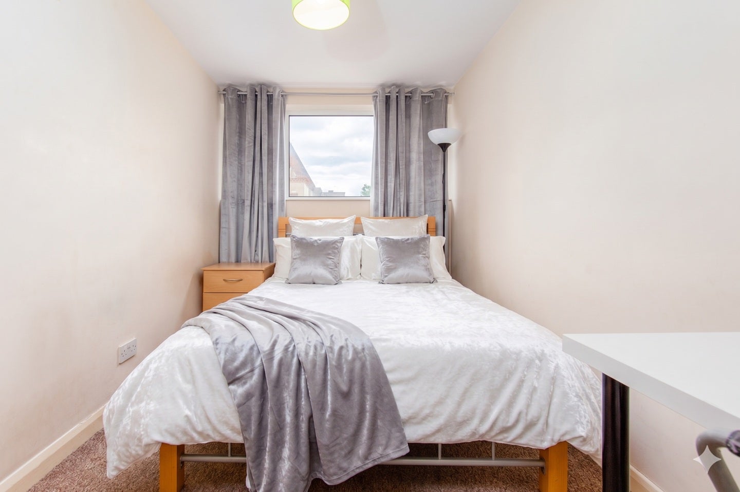 Flat Bazely Street in Greater London