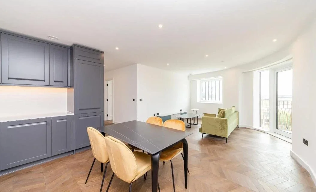 Flat Wheatfield Way in Greater London