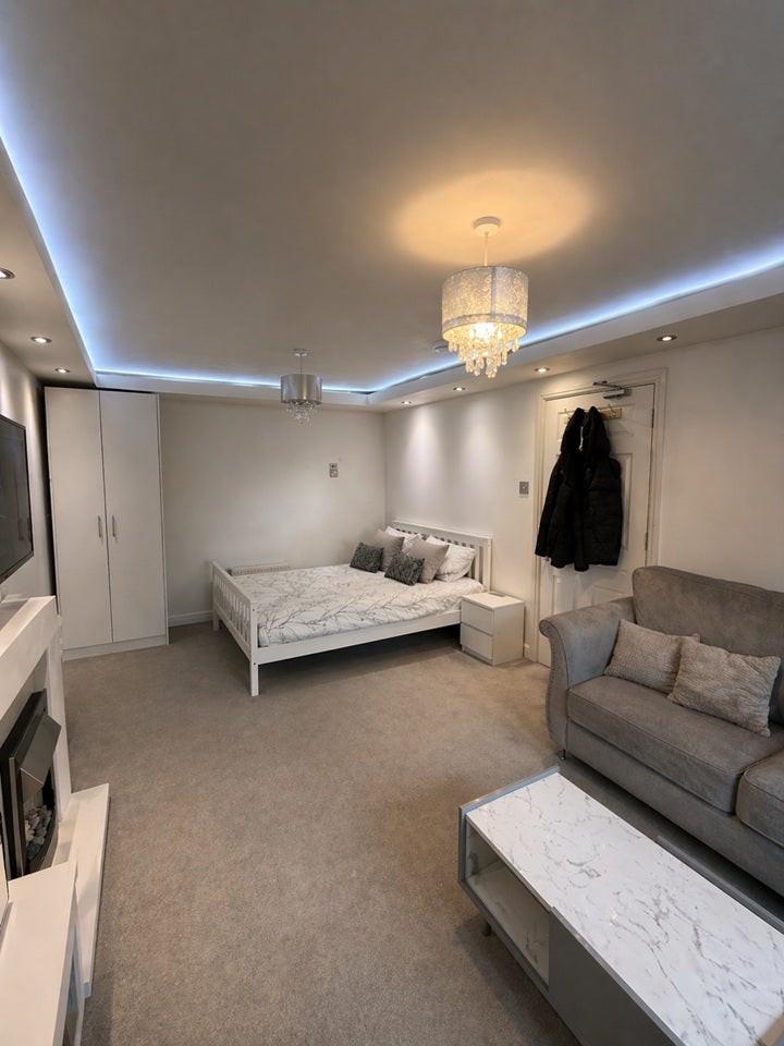 Room Plantation Close in Dartford