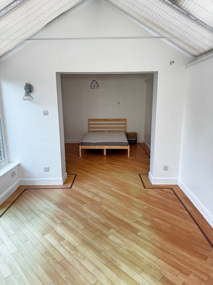 Room Plantation Close in Dartford