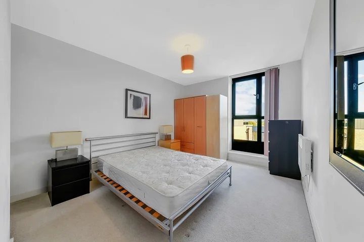 Flat Hallsville Road in Greater London