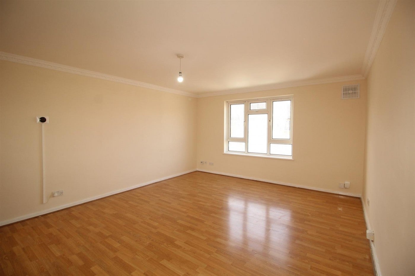 Flat Landau Way in Broxbourne