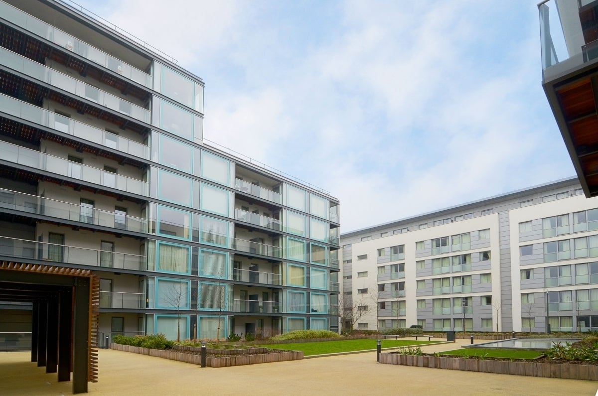 Flat Station Approach in Greater London