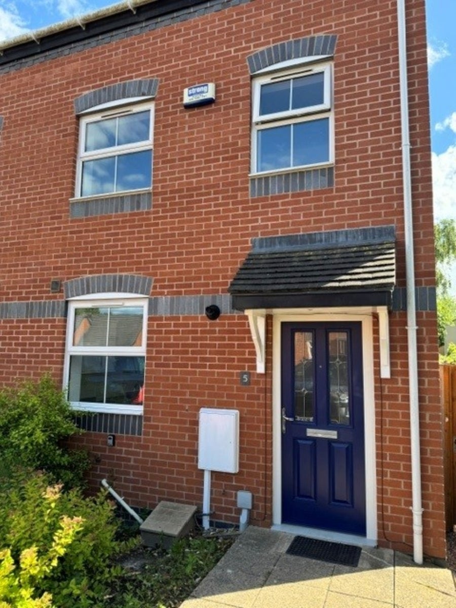 Flat Sir Thomas White's Road in Coventry
