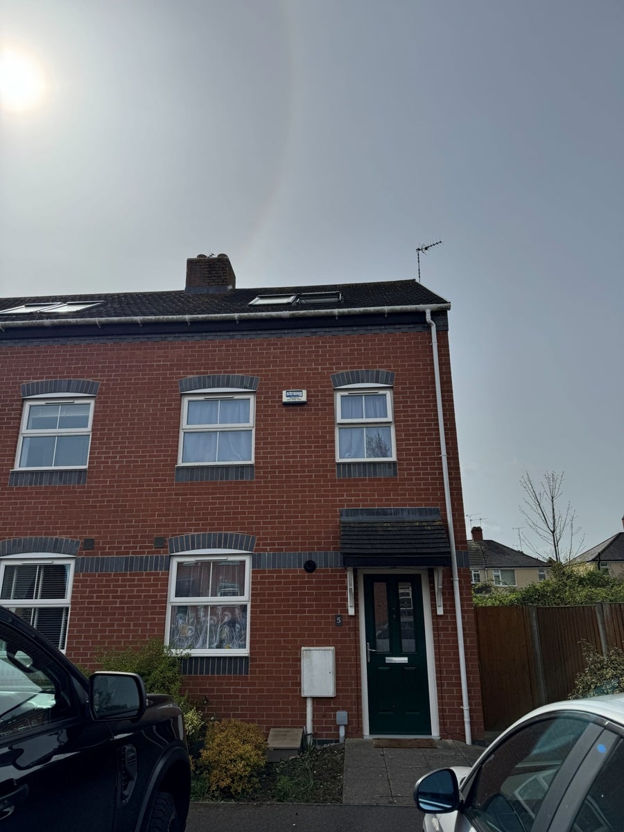 Flat Sir Thomas White's Road in Coventry