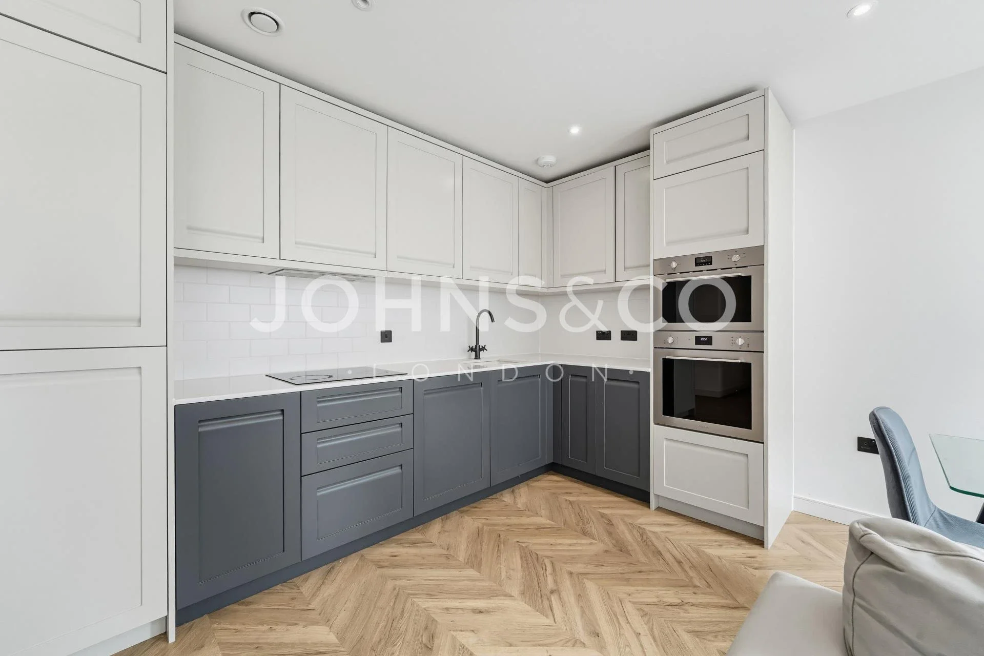 Flat Ashdown Road in Greater London