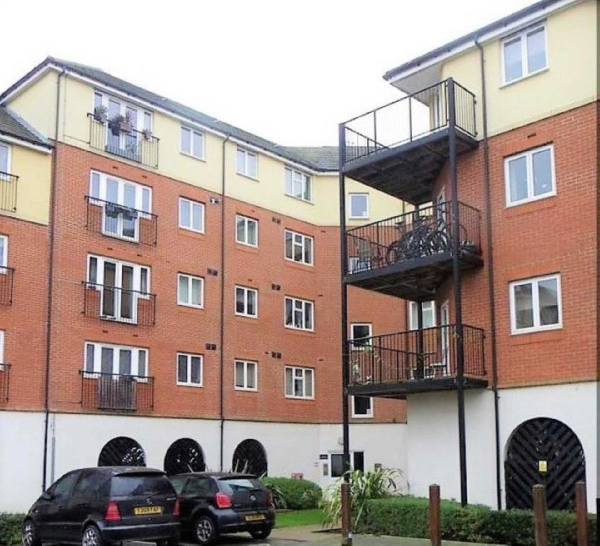 Flat Pettacre Close in Greater London