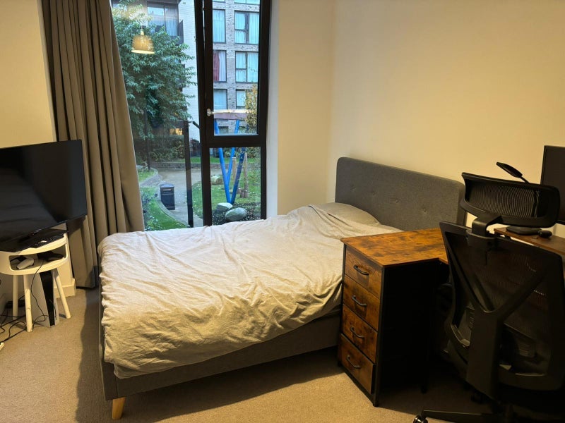 Room Forrester Way in Greater London