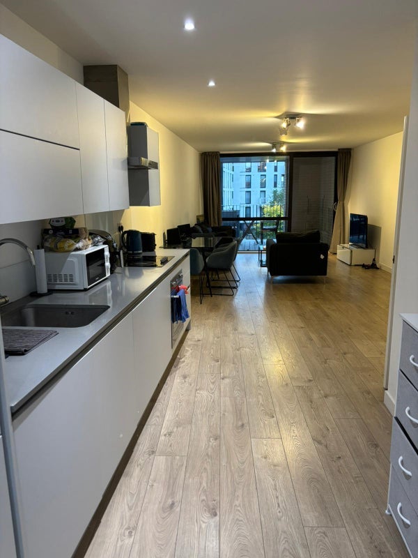 Room Forrester Way in Greater London