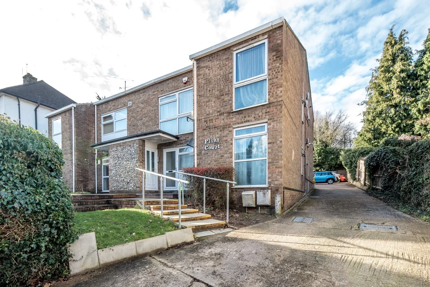 Flat Farley Hill in Luton